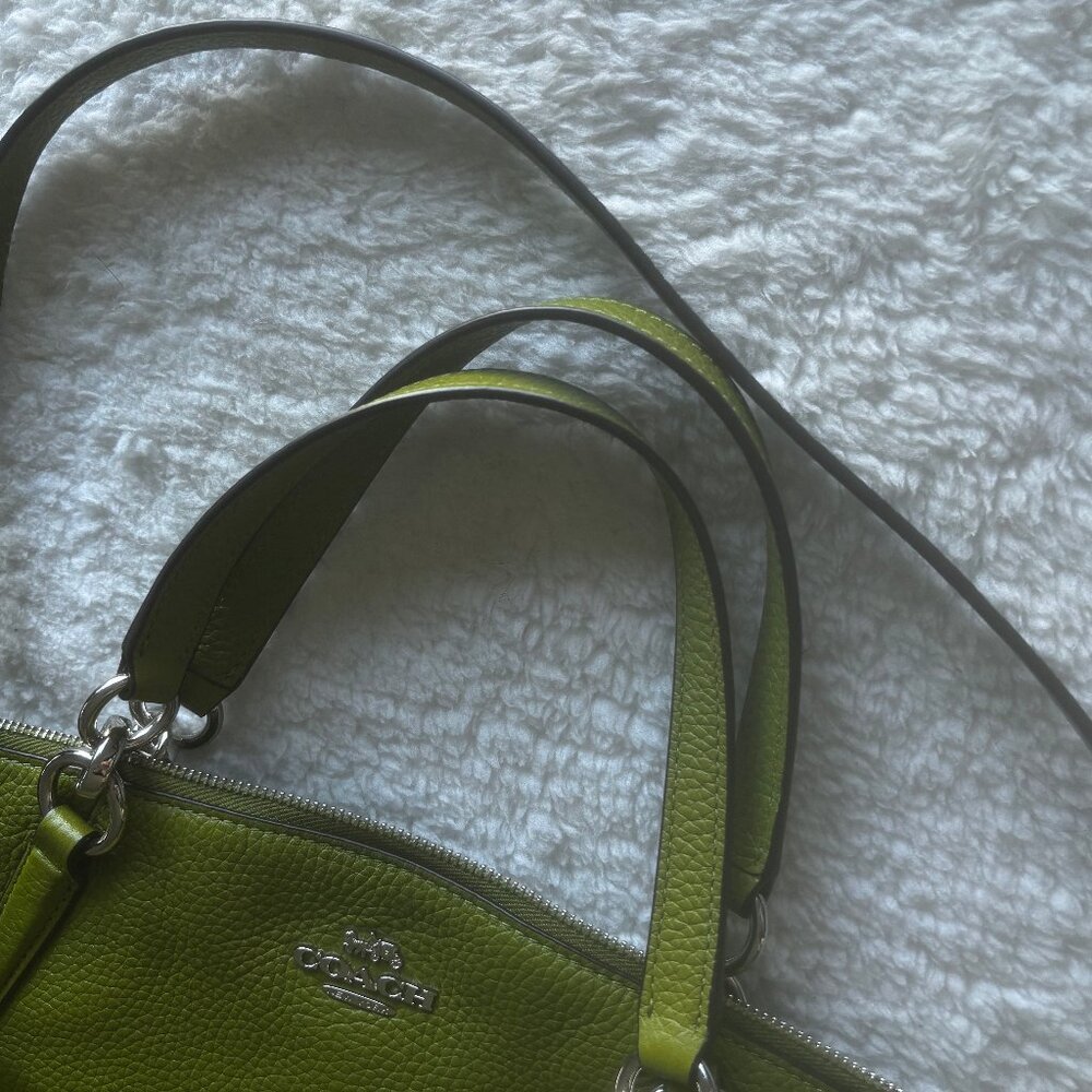 Coach Kelsey Small Yellow Green Leather Satchel Crossbody, Zipper does not work - Picture 7 of 10